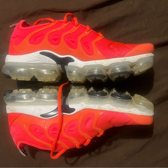 Nike Air Vapormax Plus Bright Crimson 2018 fits women size 12 or men 10.5 - Picture 2 of 11